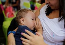 Study: Poor moms breastfeed for shorter time