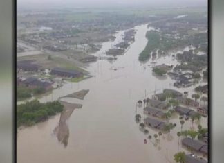 Storms in Texas flood communities hit by Hurricane Harvey (Details)