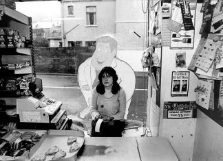 Lluniau: Cymru yn yr 80au // Valley lives: Capturing South Wales in the 80s (Details)