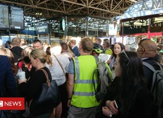 Commuters in St Albans ‘kick at gates’ in Thameslink delays (Details)