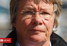 Gosport hospital deaths: Who is Dr Jane Barton? (Details)