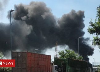 Huge plumes of black smoke in Birmingham as tyres on fire (Details)