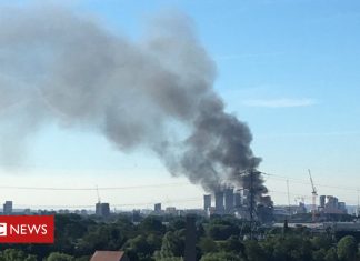 Dozens of firefighters at warehouse blaze in Leyton (Details)