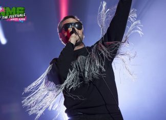 Peter Crouch spotted in yet another Kasabian mosh pit at Isle of Wight festival (News)