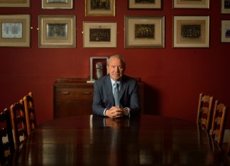 Alan Sugar criticised for sharing ‘racist’ joke on Twitter (News)