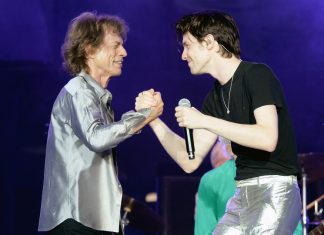 Watch James Bay join forces with The Rolling Stones at final London show (News)