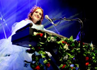 Kate Nash blames “male naivety” for lack of female musicians at festivals (News)
