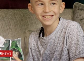 Artists create Supershoes for children with cancer (Details)