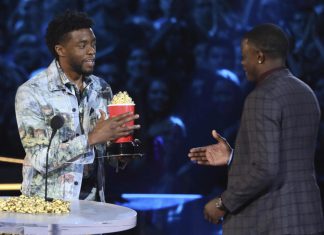 On big night for “Black Panther,” Chadwick Boseman honors hero in Waffle House shooting (Details)