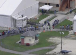 Florida lawmakers denied entry at detention center for undocumented children (Details)