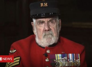 First soldier to receive VC from Queen Elizabeth II dies (Details)