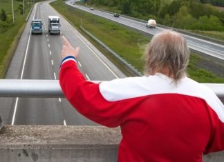 Report: Freddie Wilson isn’t dead — and he’s still waving from his overpass