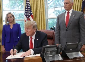 Trump signs executive order on family separation but says “zero tolerance” to stay (Details)