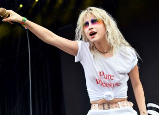 Hayley Williams says she’s tired of people “treating mental health as an either/or situation” (News)
