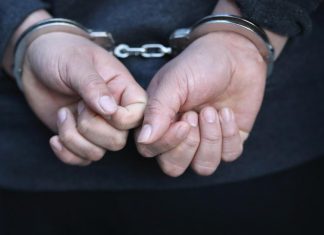 Immigration raid sweeps up over 100 workers in packing plant (Details)