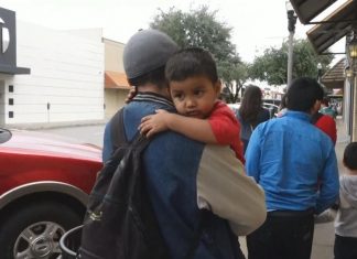 “No system” to reunite children with parents in detention, former Obama official says (Details)