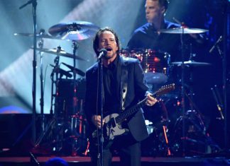Pearl Jam cancel O2 Arena show after Eddie Vedder loses voice (News)