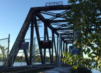 Report: Gatineau LRT plan could spur reopening of Prince of Wales Bridge