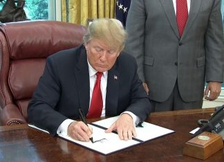 Donald Trump signs order stopping family separations at US border (Details)