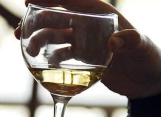 Report: B.C. and U.S. should work together to crack global wine market, U.S. industry expert says