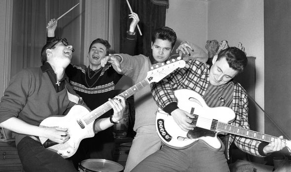 CLIFF RICHARD BEATLES JOHN LENNON PAUL MCCARTNEY